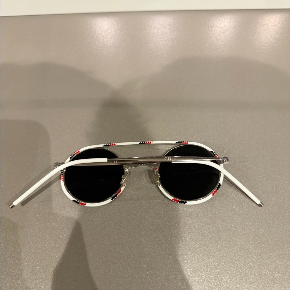 Men’s Dior Stylish Round Sunglasses with Patterned Frame - Picture 2 of 4